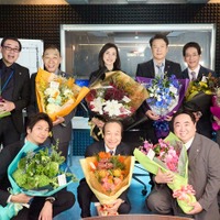 （後列左から）鈴木浩介、でんでん、天海祐希、田中哲司、野間口徹、比嘉愛未、塚地武雅、小日向文世、速水もこみち（C）テレビ朝日
