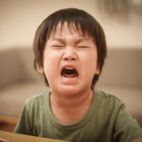 おもちゃを壊されて泣く7歳の孫 すると、祖父が照明を消して…⇒「不器用ながらも一生懸命」