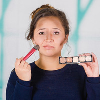 流行りのリップ、うまく使えている？2025-2026冬：ダサいメイクの40代が使いがちな要注意コスメ【前編】