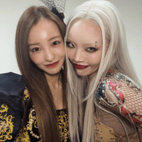 板野友美、ちゃんみなと紅白の舞台裏でパシャリ「実は前住んでたお家がご近所さんで」