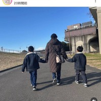 石川梨華、息子たちと手をつないで歩く親子3SHOTに反響「何とも微笑ましい」「可愛すぎる」