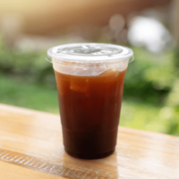 海外のカフェで…アイスコーヒーを注文すると…次の瞬間、まさかの提供方法に「え、自分で入れるの」