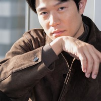 モデルプレスのインタビューに応じた鈴木亮平（C）モデルプレス