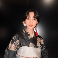 のん、艶やかな黒の着物姿に称賛の嵐「お美しい」「上品なオトナの色気を感じます」