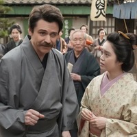 トミー・バストウ、高石あかり「ばけばけ」第78話（C）NHK