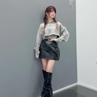 田中れいな、ほっそり美肩＆美脚見せのミニスカSHOTに絶賛の声「かわいすぎっっ」「スタイル抜群」