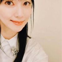 飯田圭織、モー娘。デビュー28周年を祝福!自撮りSHOTには「いつまでも美人」「最強レジェンド」の声
