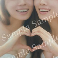 梅澤美波 2nd写真集「透明な覚悟」封⼊ポストカード／撮影：東京祐