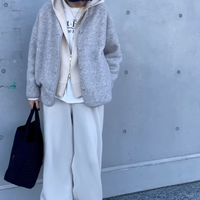 上下ユニクロで冬の白を攻略。軽やかなリラックスカジュアル【40代の毎日コーデ】