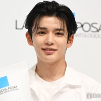 「ラ ロッシュ ポゼ」トーンアップUV アンバサダーに就任し、「我ながら肌がきれい」と自画自賛した長尾謙杜（C）モデルプレス