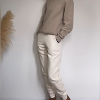 ユニクロの暖パンなら、アウトドアも怖くない。真冬の外遊びを快適に過ごす大人の防寒スタイル【40代の毎日コーデ】