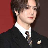 授賞式に参加した佐野雄大（C）モデルプレス