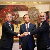 明治大学と竹中工務店、定期建物賃貸借契約締結のようす