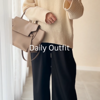 春直前の寒さに映える白タートル。暖かいのに顔周りが華やかになる、今、着たい着こなし【40代の毎日コーデ】