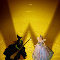 第1弾入場者特典:数量限定<スペシャルステッカー>『ウィキッド 永遠の約束』© Universal Studios. All Rights Reserved.