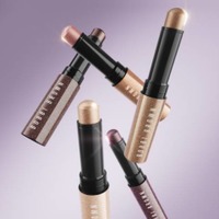 ボビイ ブラウン、水光のような輝きを宿す「クリスタル アイシャドウ スティック」誕生