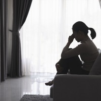 40代・50代こそ危険⁉ 一人暮らしで倒れたら…。若い世代こそ「孤独死」への備えが必要な理由【司法書士が解説】