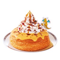 【コメダ珈琲店・おかげ庵】カイリューのシロノワール カスタードプリン（提供写真）