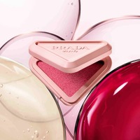 プラダ ビューティ、透ける血色感を叶える新チーク「プラダ タッチ」登場