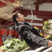 高橋一生「リボーン ～最後のヒーロー～」第1話（C）テレビ朝日