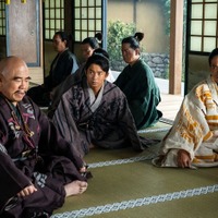 ドンペイ、仲野太賀、池松壮亮ら「豊臣兄弟！」第15話（C）NHK