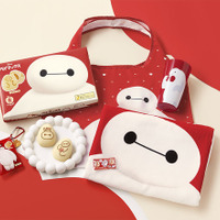 ベイマックス/アップルケーキとグッズ ©Disney