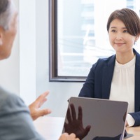 年上の部下に「遠慮」しすぎていませんか？関係をこじらせない「役割で伝える」会話術