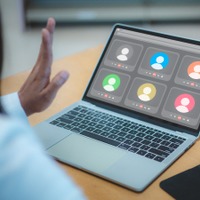 「言わなくてもわかるでしょ」と思ってない？リモート会議の顔出しする・しない問題、世代間の違いとは？【専門家が解説】