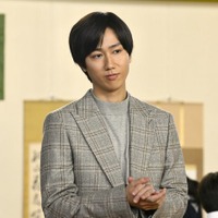 阿部亮平（C）2026映画『君のクイズ』製作委員会