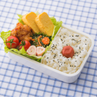 朝慌ててお弁当を作ったら…→蓋をあけた瞬間「なんでこんな形…？」思わず笑った状況とは