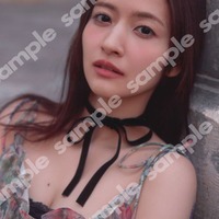 金川紗耶「好きのグラデーション」タワーレコード渋谷店 折り目なしB3ポスター（撮影／三宮幹史）