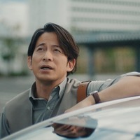 岡田准一／朝マック「朝こそ自分を甘やかすのだ／ドライブスルー」篇より（提供写真）