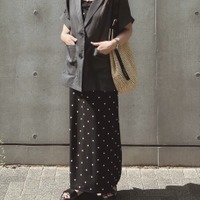 羽織るだけで洗練!【黒の半袖ジャケットシャツ】は機能性と素材で選んで【40代の毎日コーデ】