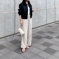 【ユニクロ】のイージーパンツで魅せる、こなれ感たっぷりな初夏のきれいめカジュアル【40代の毎日コーデ】
