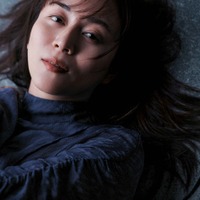 比嘉愛未／撮影：三宮幹史／『比嘉愛未エッセイ集 またね。』（6月10日発売／講談社）より
