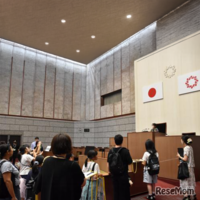 夏休み親子参加イベント「議事堂見学会と投票体験」