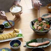 あぁ～、人が作ったご飯が食べたい！「手料理」にホッとして、無性に恋しくなるのはなぜ？ぼっちの寂しさを癒やしタイムに変換できる「ソロ飯」術
