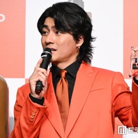 “レチスパ”カラーのオレンジスーツで登場した森本慎太郎「高岸さんではないですよ！」（C）モデルプレス