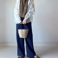 上下【ユニクロ】リネンブレンド。ブラウン×ネイビーでこなれ感たっぷりの上品コーディネート【40代の毎日コーデ】