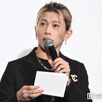 向井康二からのダミーの手紙を読まされる末澤誠也（C）モデルプレス