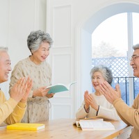 認知症になる可能性が高くなる、人づき合いの状態は⁉健康的に長生きするための「おすすめ習慣」2選【心理カウンセラーが解説】