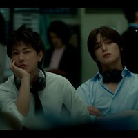 佐藤健、K／新CM「花火の夏」篇より（提供写真）