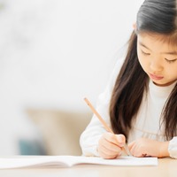 不登校を経験した娘の中学受験。専門の家庭教師を頼んだら「真綿が水を吸うように」勉強を始めた6年生