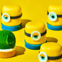 「いたずらミニオンのバナナケーキ」「禁断のグリーンモンスターケーキ」(品川プリンスホテル)