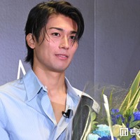 バースデーサプライズに驚く中村敬斗選手（C）モデルプレス