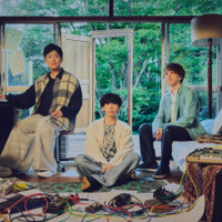 sumikaと幾田りらが共演した「赤春花 feat. 幾田りら」MV公開が決定。息の合った演奏シーンにも注目