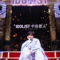 「僕という月は、皆さんがいなきゃ輝かない」と言いながら輝きを放つ中島健人／「“IDOL1ST 中島健人” LIVE TOUR 2026」より／撮影：田中聖太郎（提供写真）