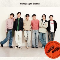 1stアルバム「One Step」初回ジャケット写真（提供写真）