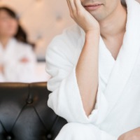 「二度と一緒に泊まらない!」男性が心に誓った40代女性のホテルでの振る舞いとは