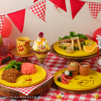「くまのプーさん」OH MY CAFE© Disney. Based on the